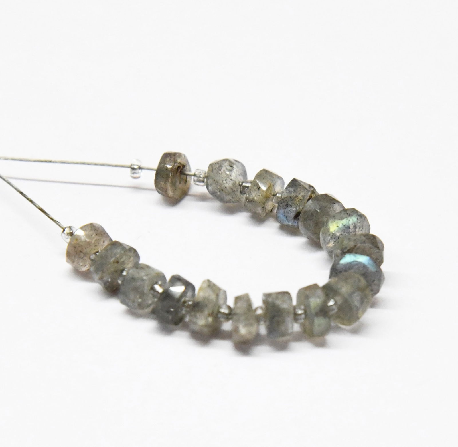 NATURAL LABRADORITE BEADS FACETED TYRE 4.5 - 5 MM 17 PCS (2 TASSELS) (1 of 2)