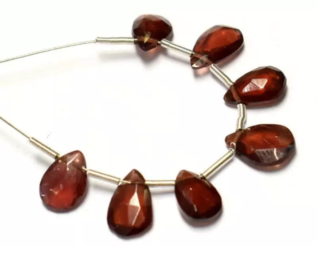 NATURAL GARNET BEADS FACETED PEAR 5X8 - 6X9 MM 7 PCS (1 of 2)