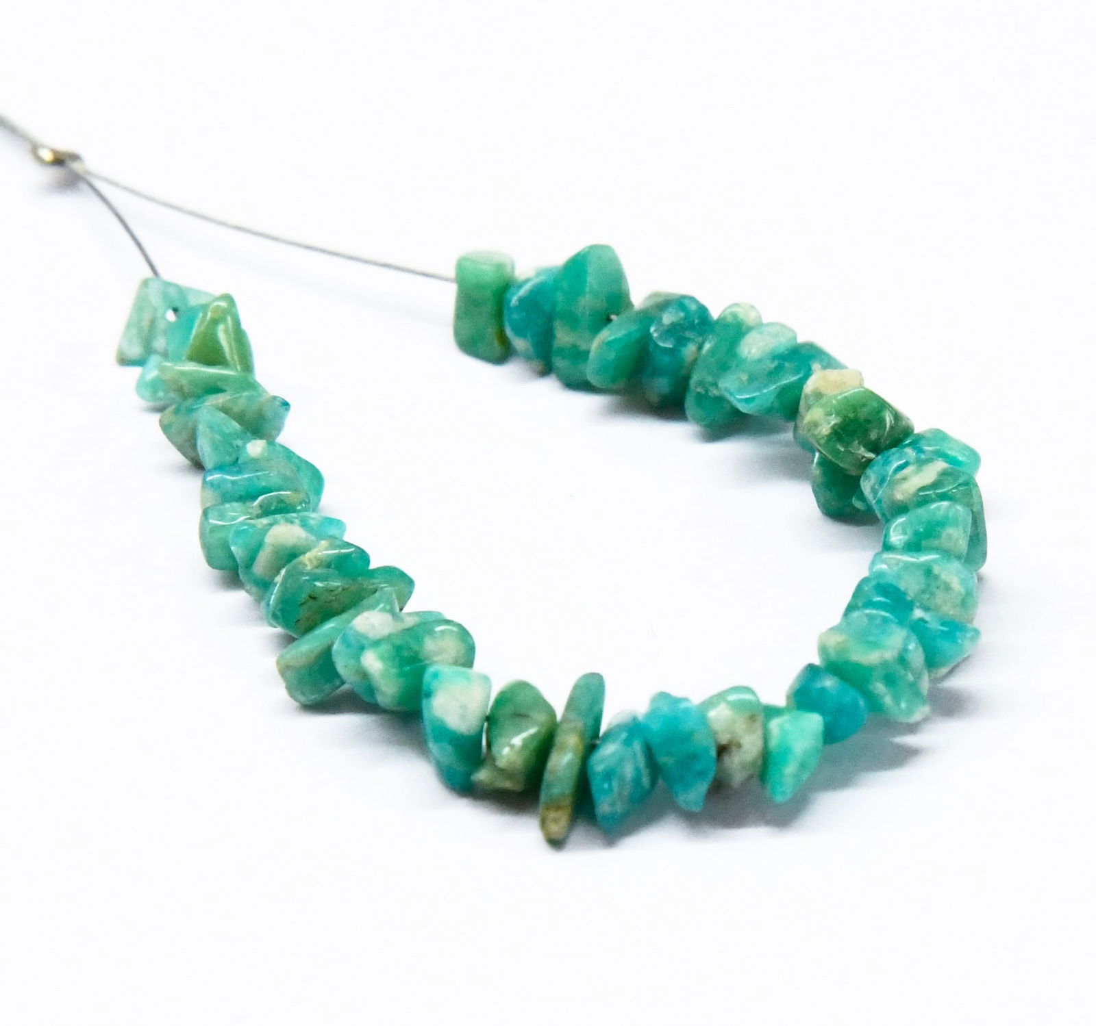 NATURAL AMAZONITE BEADS CHIPS 3X3.5 - 4X6 MM 43 PCS (2 TASSELS) (1 of 2)