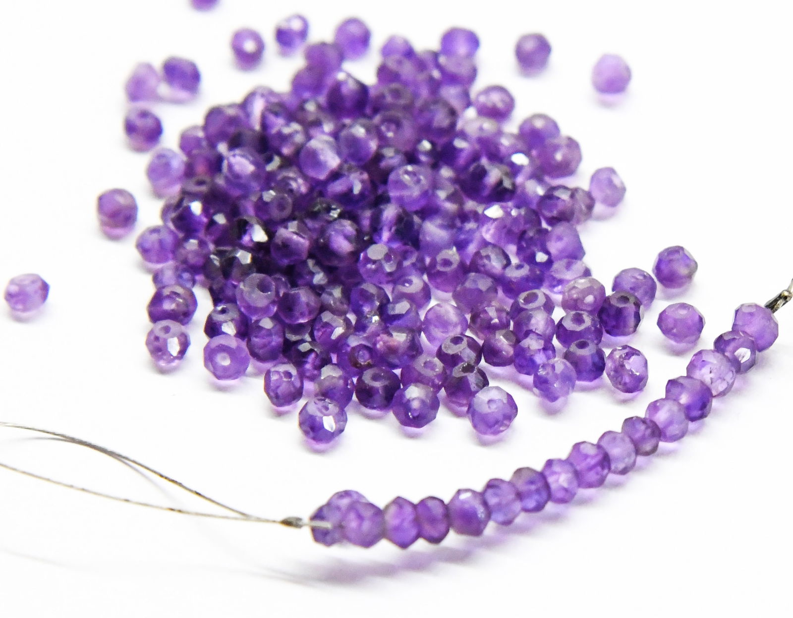 (500 PIECES) NATURAL AMETHYST BEADS FACETED RONDELLE 3 - 3.5 MM (1 of 2)