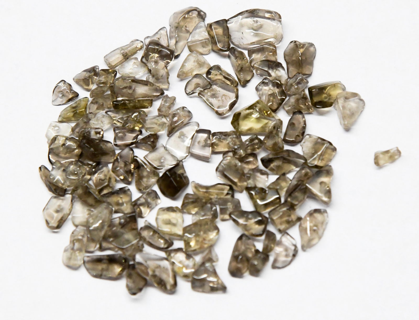 (100 PIECES) NATURAL SMOKY QUARTZ BEADS CHIPS 2.5X3 - 6X8 MM (3 BAGS) (1 of 1)