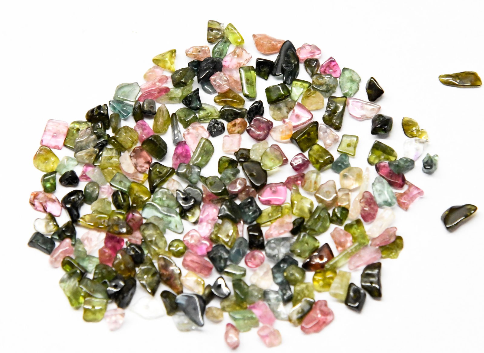 (200 PIECES) NATURAL MULTI TOURMALINE BEADS CHIPS 2X3 - 3X5 MM (3 BAGS) (1 of 1)