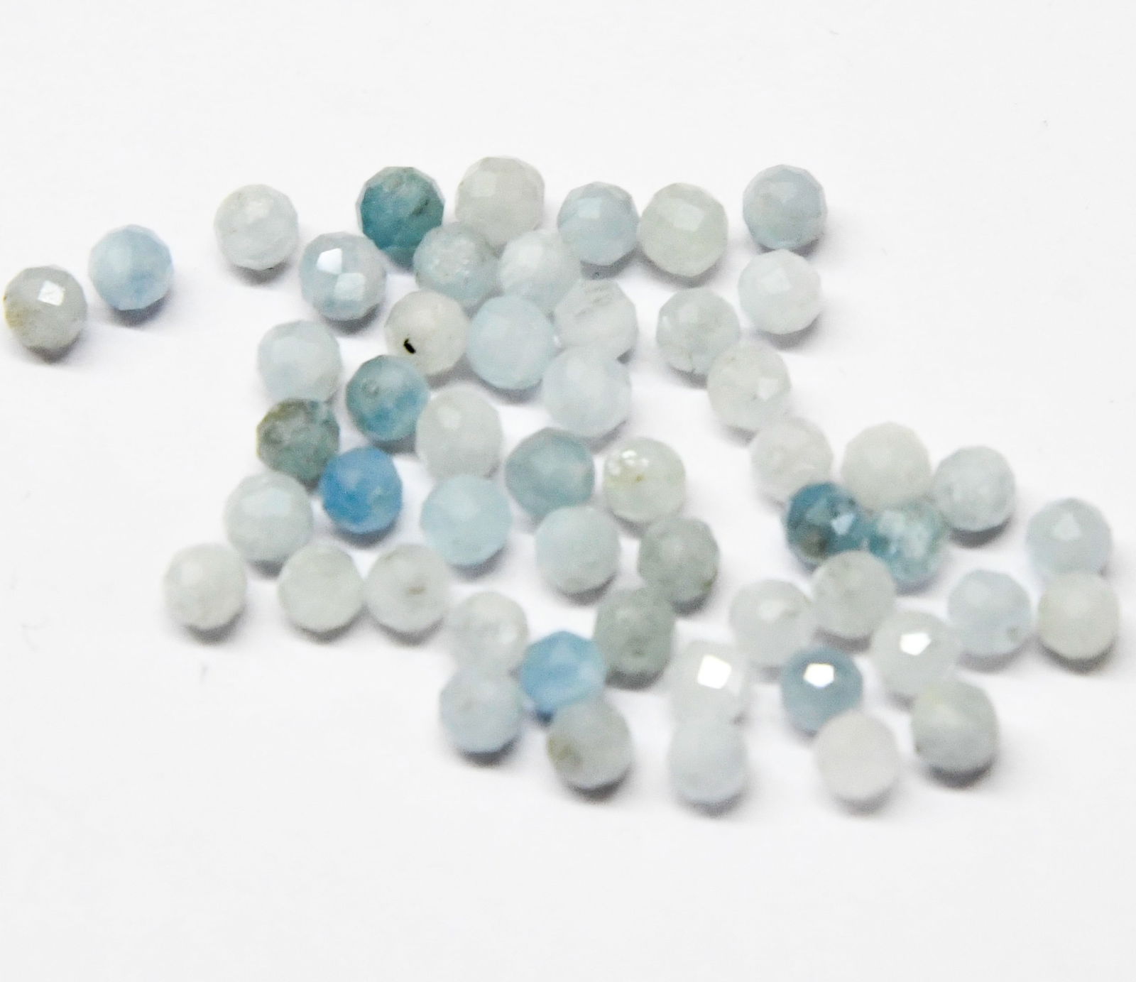 (50 PIECES) NATURAL MULTI AQUAMARINE BEADS FACETED ROUND 4 MM (1 of 1)