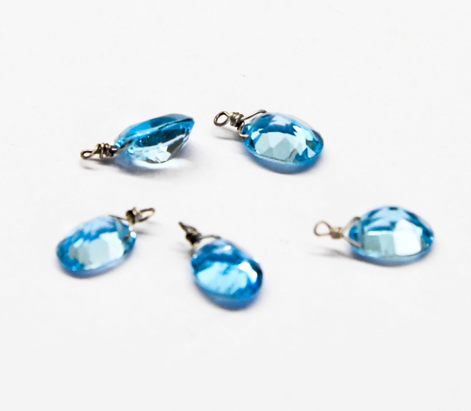 NATURAL SWISS BLUE TOPAZ BEADS FACETED OVAL 6X8 MM 5 PCS (1 of 2)