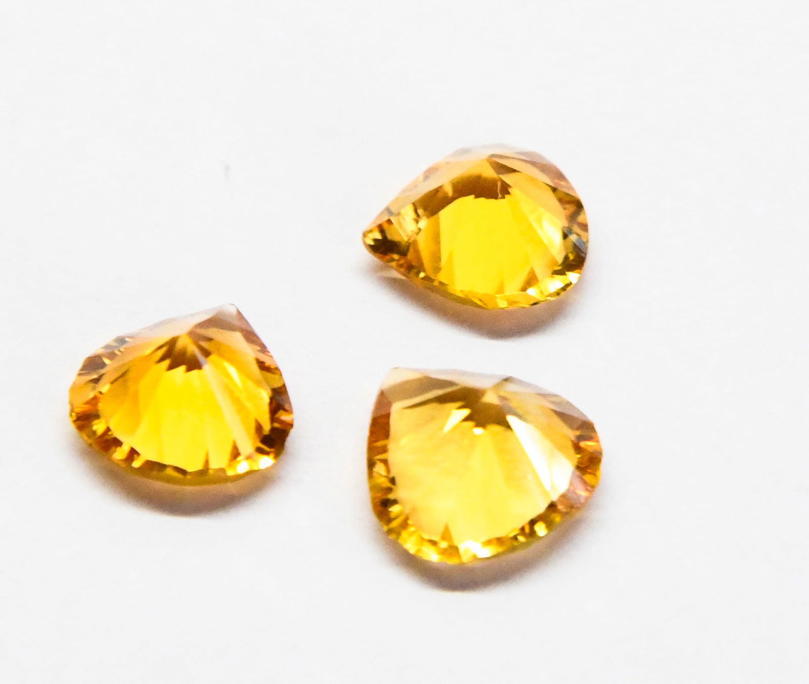 NATURAL CITRINE BEADS CUTSTONE HEART 10 - 11 MM 3 PCS (1 of 2)