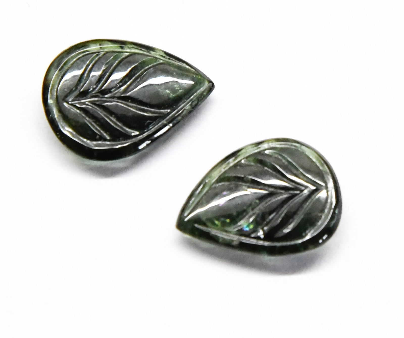 NATURAL GREEN TOURMALINE BEADS CARVED PEAR 13X17 MM (2 PCS) (1 of 2)