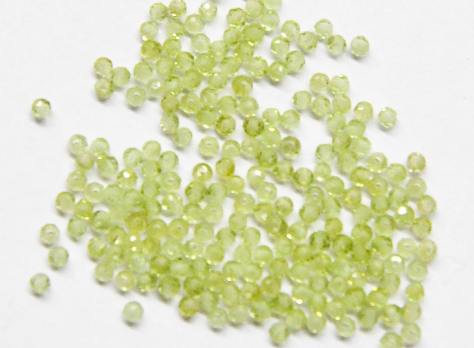 (200 PIECES) NATURAL PERIDOT BEADS FACETED ROUND 1.5 - 2 MM (1 of 1)