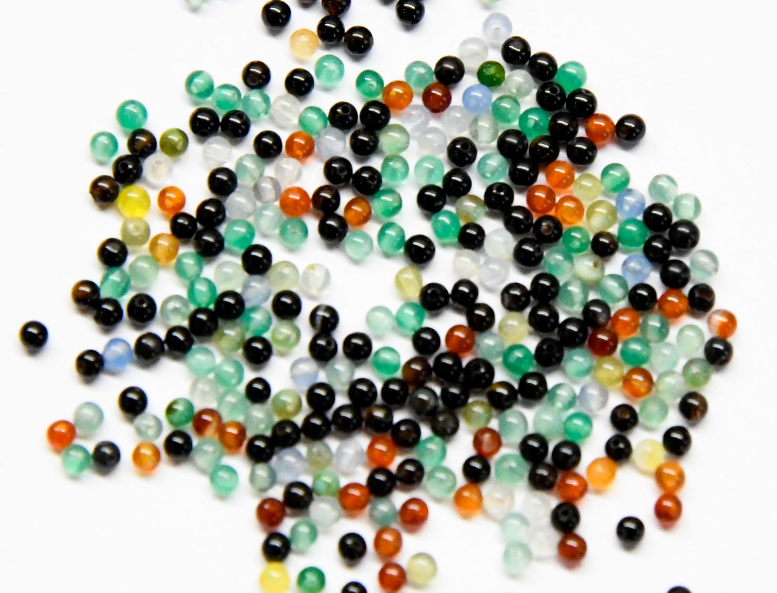 (500 PIECES) NATURAL MULTI DISCO BEADS ROUND 2 MM (1 of 1)