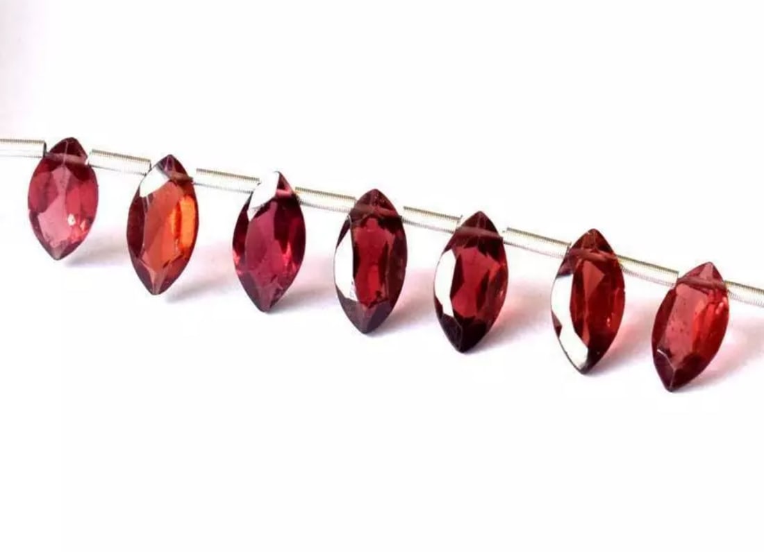 NATURAL GARNET BEADS FACETED MARQUISE 4X8 MM 7 PCS (1 of 2)