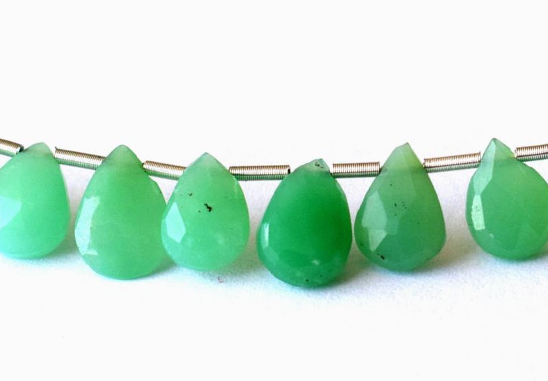 NATURAL CHRYSOPRASE BEADS FACETED PEAR 5.5X8 - 6X9 MM 9 PCS (1 of 2)