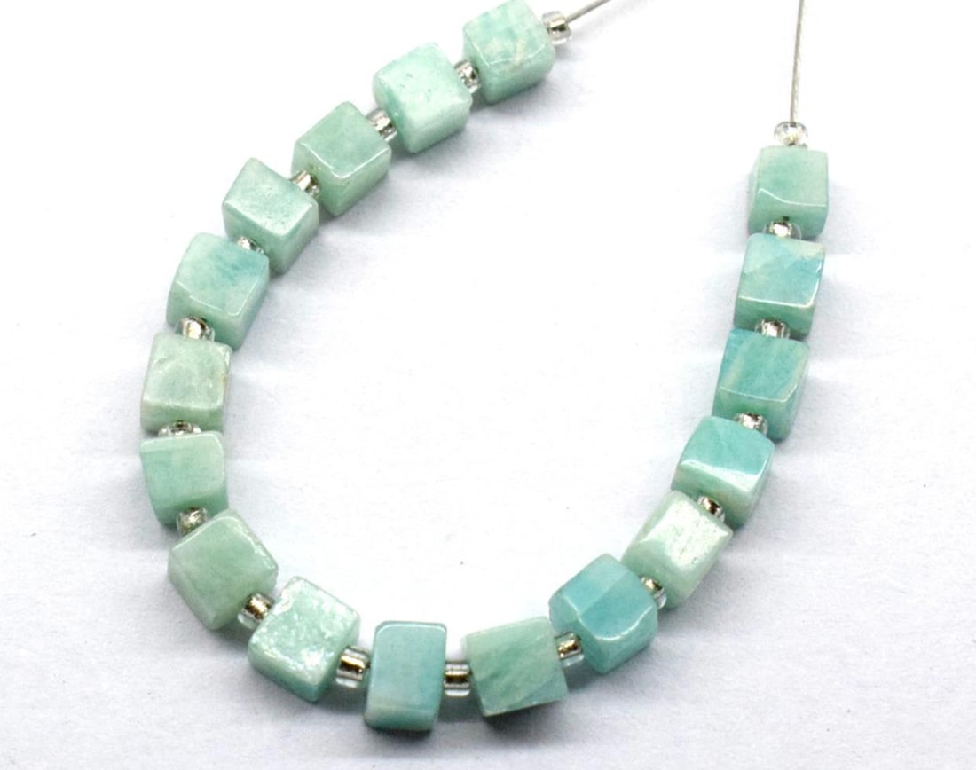 NATURAL AMAZONITE BEADS BOX 3.5 - 4 MM 17 PCS (3 TASSELS) (1 of 2)