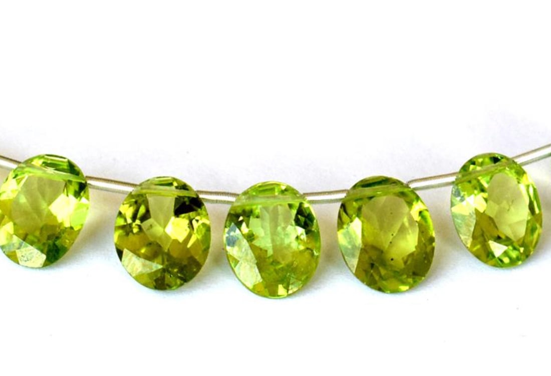 NATURAL PERIDOT BEADS FACETED OVAL 8X10 MM 9 PCS (1 of 2)