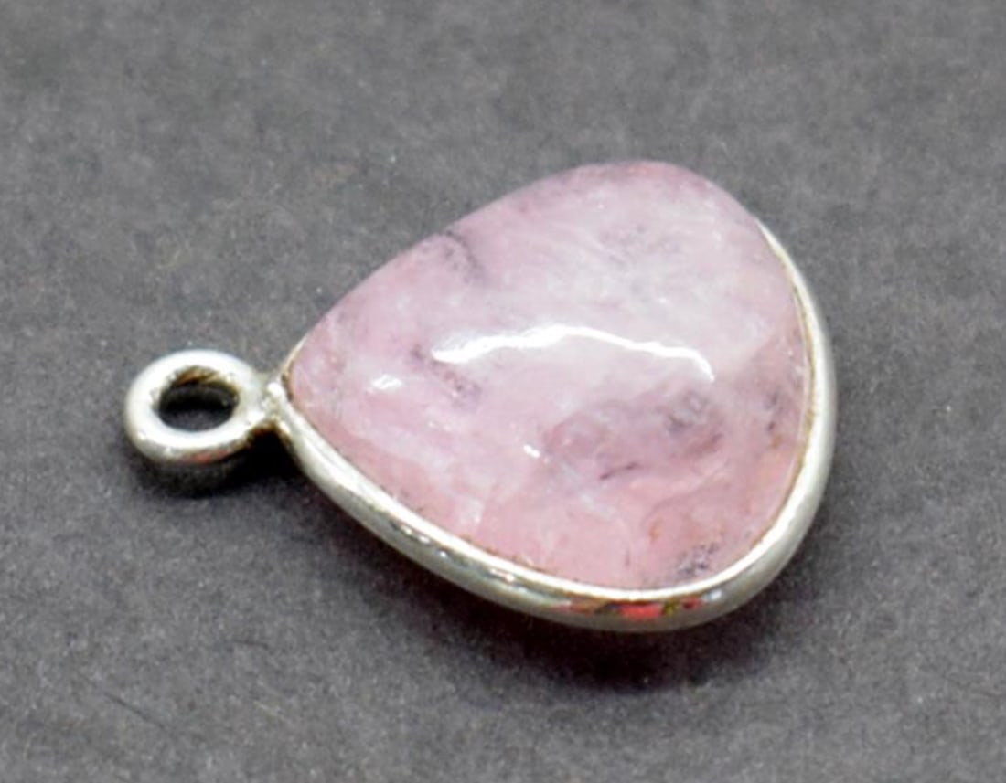 NATURAL MORGANITE HEART 14 MM SOLID 925 SILVER CONNECTOR 1 PIECE: These are natural, earth mined and hand crafted with precision. Stone: Morganite, Stone Shape: Heart, Stone Size: 14x14 mm, Weight: approx. 47 carats. The photographs are enlarged to show the clarity