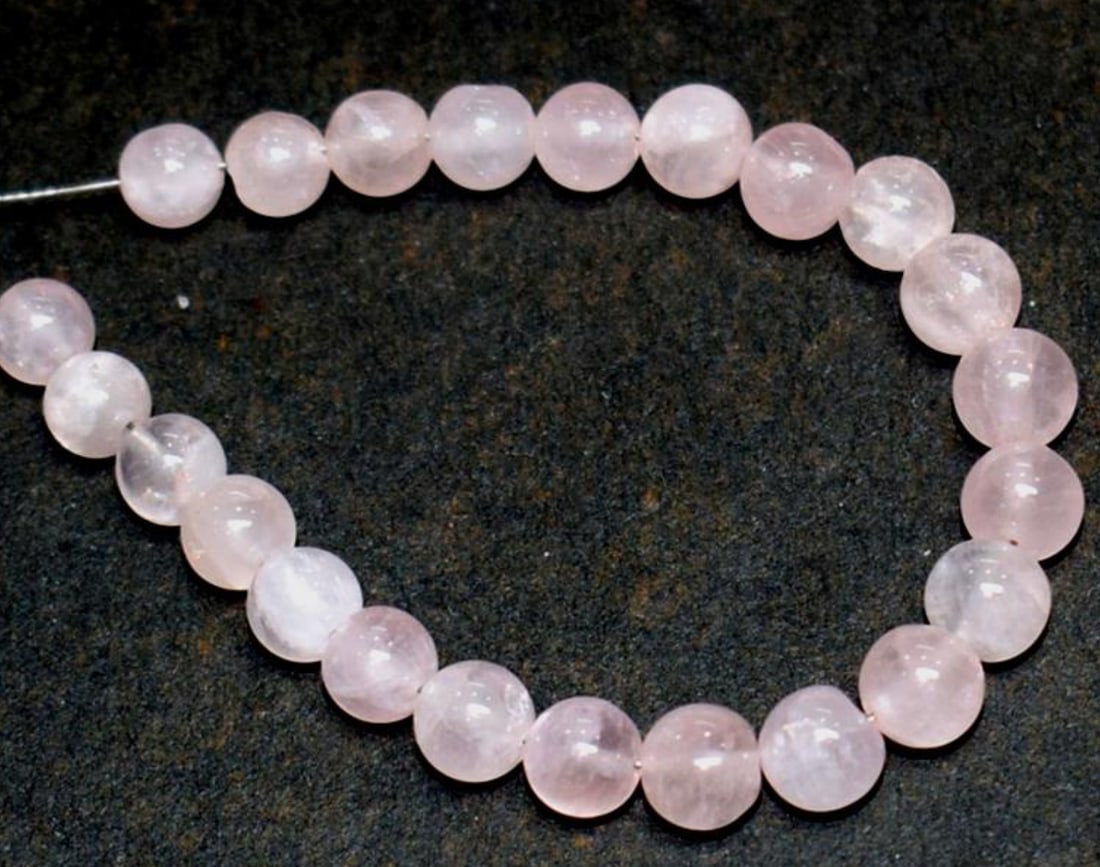 NATURAL ROSE QUARTZ BEADS ROUND 4.5 - 5.5 MM 23 PCS (2 TASSELS) (1 of 2)