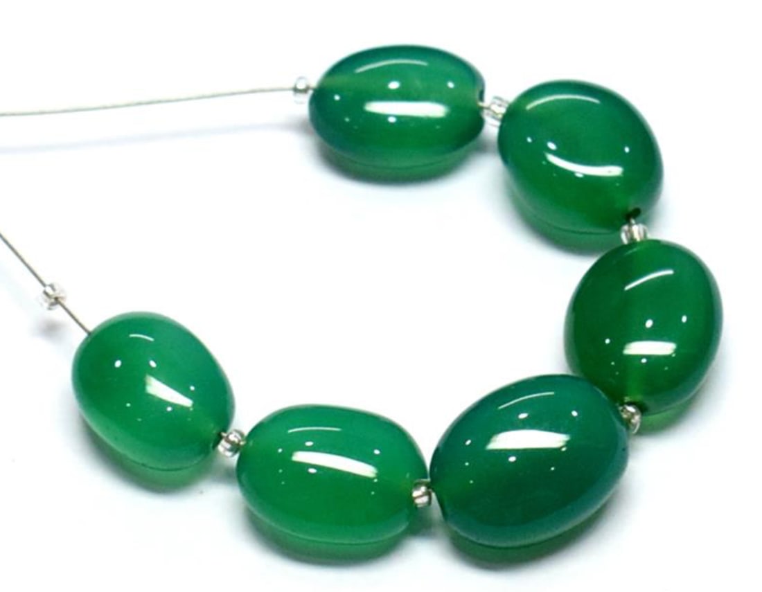 NATURAL GREEN ONYX BEADS OVAL 8X10 - 9.5X12.5 MM 6 PCS (2 TASSELS): These are natural, earth mined and hand crafted with precision. Stone: Green Onyx, Stone Shape: Oval, Stone Size: 8x10 - 9.5x12.5 mm, Width: 5.5 - 7 mm, Weight: approx. 29 carats. The photographs are