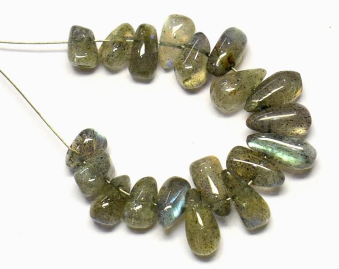 NATURAL LABRADORITE BEADS BRIOLETTE 4.5X7 - 5X10 MM 19 PCS (2 TASSELS): These are natural, earth mined and hand crafted with precision. Stone: Labradorite, Stone Shape: Briolette, Stone Size: 4.5x7 - 5x10 mm, Weight: approx. 26 carats. The photographs are enlarged to show