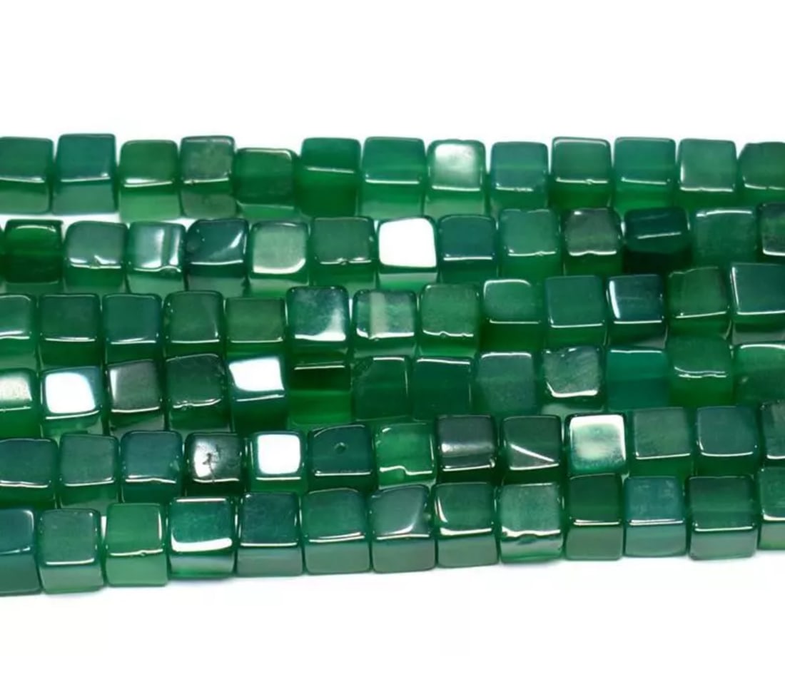 16" STRAND NATURAL GREEN ONYX BEADS BOX 5 - 5.5 MM 1 LINE: These are natural, earth mined and hand crafted with precision. Stone: Green Onyx, Stone Shape: Box, Stone Size: 5 - 5.5 mm, Weight: approx. 153 carats. The photographs are enlarged to show the clarit