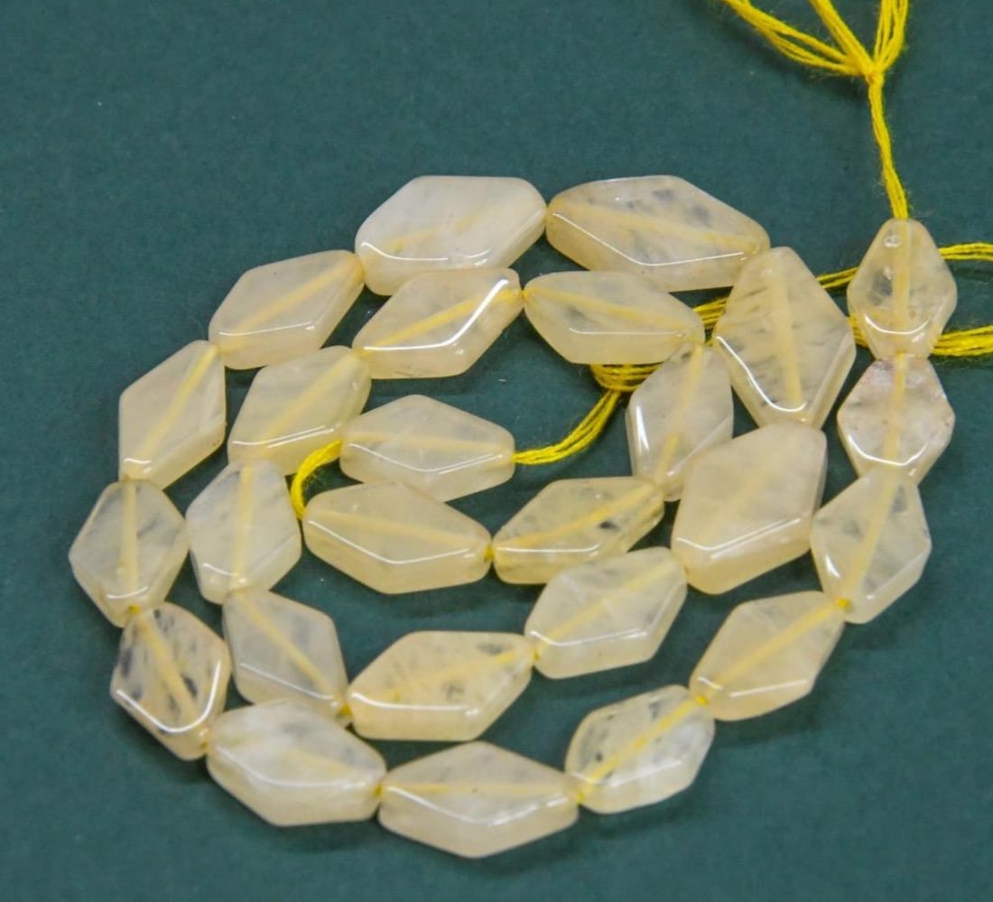 NATURAL YELLOW AVENTURINE BEADS DIAMOND 7X10 - 9X14 MM, 11.5" STRAND (1 of 2)