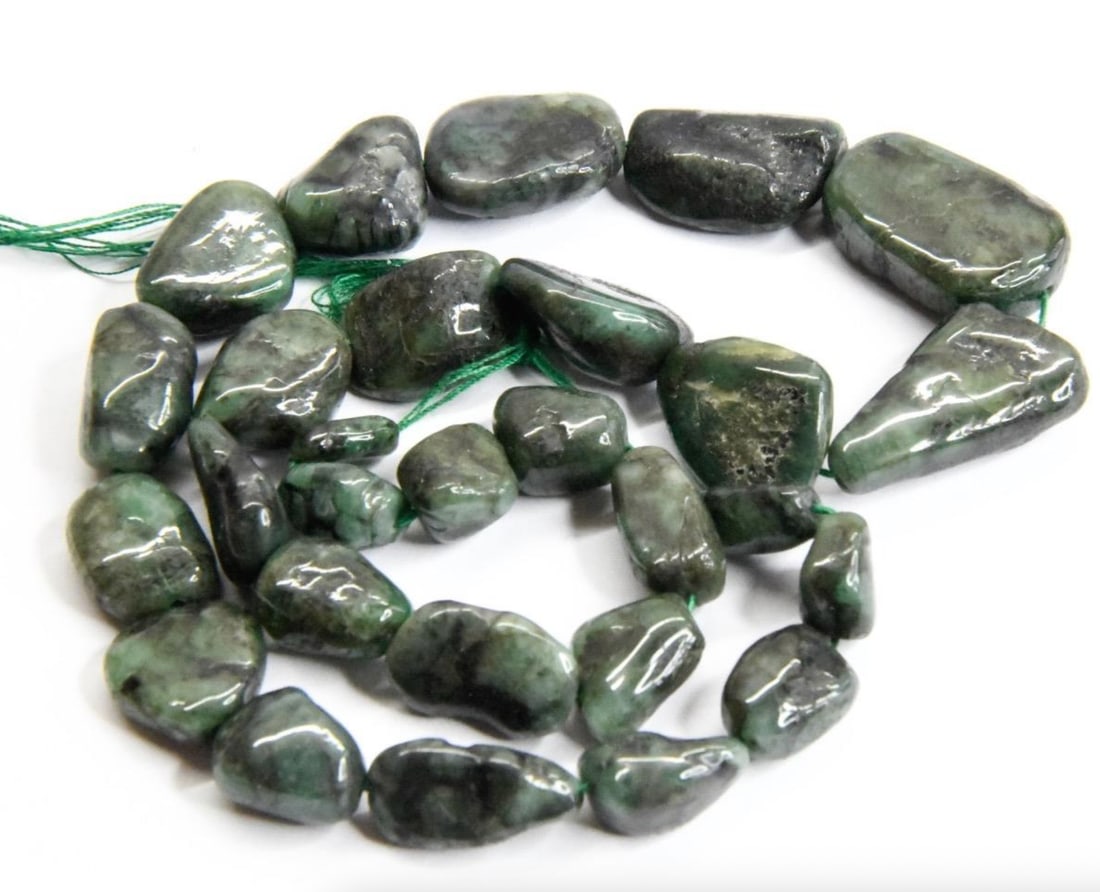 NATURAL EMERALD BEADS TUMBLE 6.5X9 - 16X22 MM, 15.5'' STRAND: These are natural, earth mined and hand crafted with precision. Stone: Emerald, Stone Shape: Tumble, Stone Size: 6.5x9 - 16x22 mm, Width: 3.5 - 7 mm, Weight: approx. 249 carats. The photographs are ge
