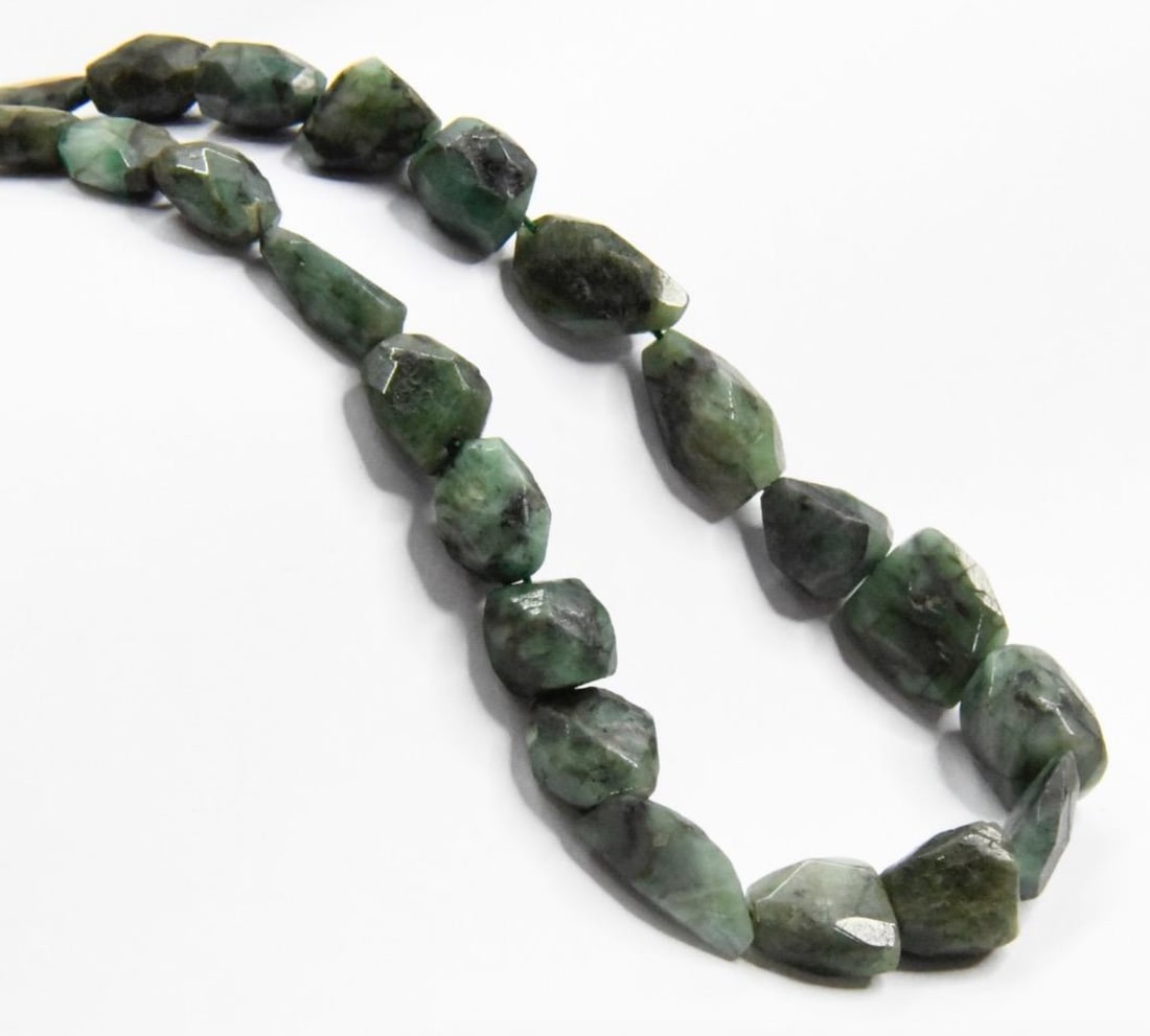 NATURAL EMERALD BEADS FACETED TUMBLE 6X10 - 10X13 MM, 11'' STRAND (1 of 1)