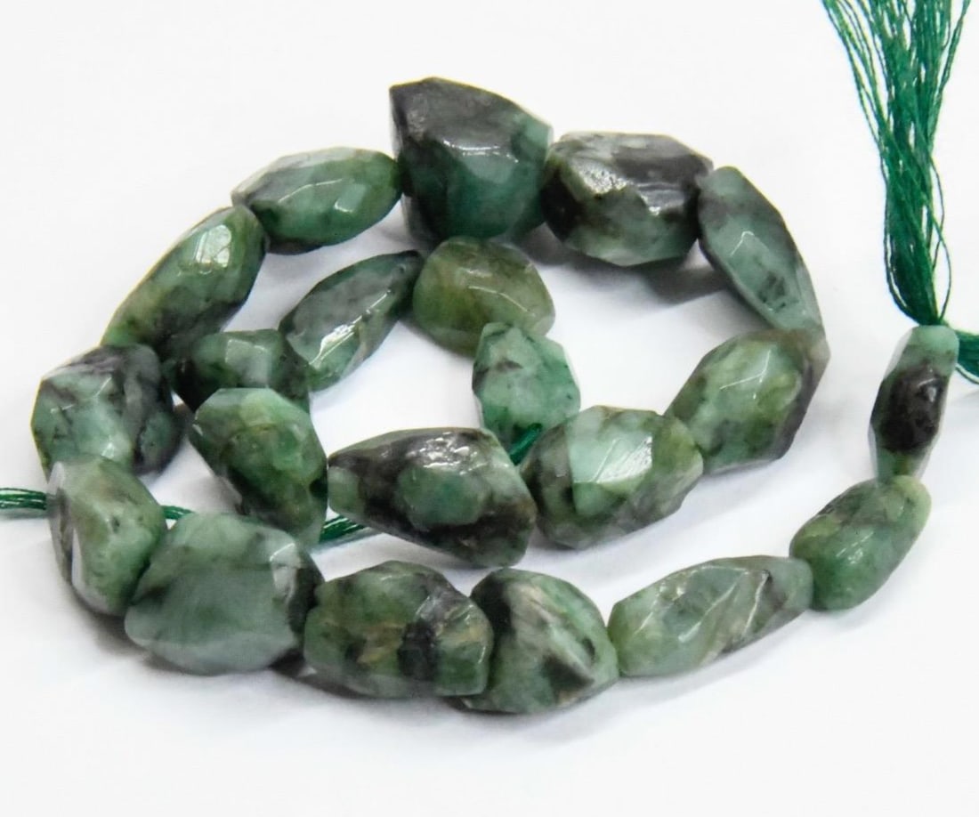 NATURAL EMERALD BEADS FACETED TUMBLE 8X10 - 11X13 MM, 10'' STRAND (1 of 1)