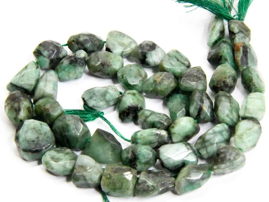 NATURAL EMERALD BEADS FACETED TUMBLE 7X11 - 11X13 MM, 10'' STRAND (1 of 1)