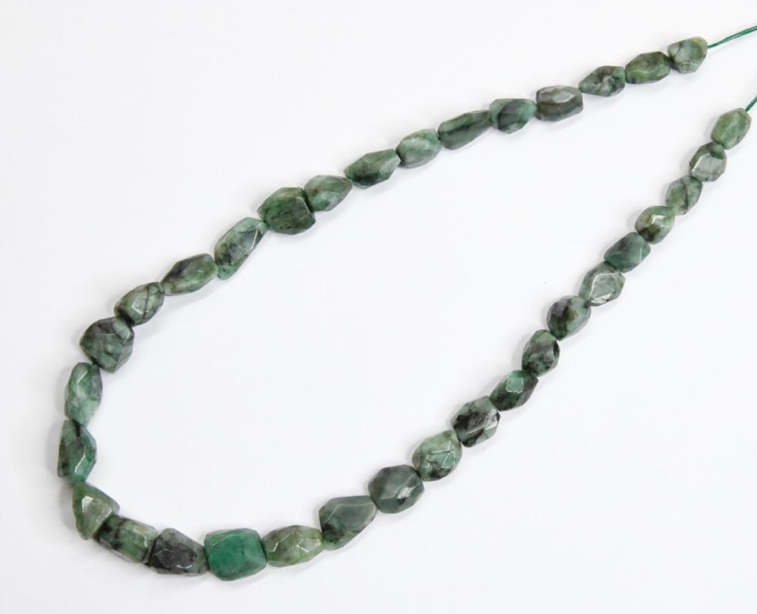 NATURAL EMERALD BEADS FACETED TUMBLE 7.5X9 - 10X13 MM, 15'' STRAND (1 of 1)