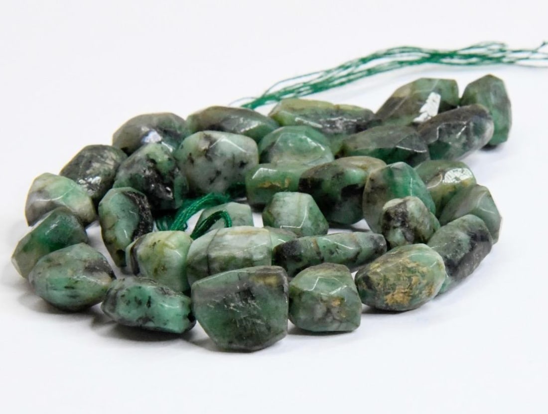 NATURAL EMERALD BEADS FACETED TUMBLE 7.5X10 - 11X17 MM, 15.5'' STRAND (1 of 1)