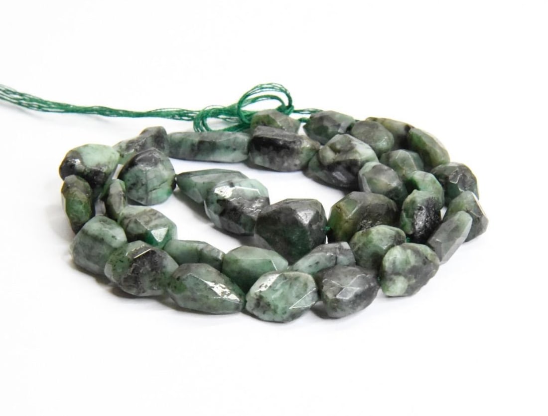 NATURAL EMERALD BEADS FACETED TUMBLE 7X10 - 11X13 MM, 16'' STRAND (1 of 1)