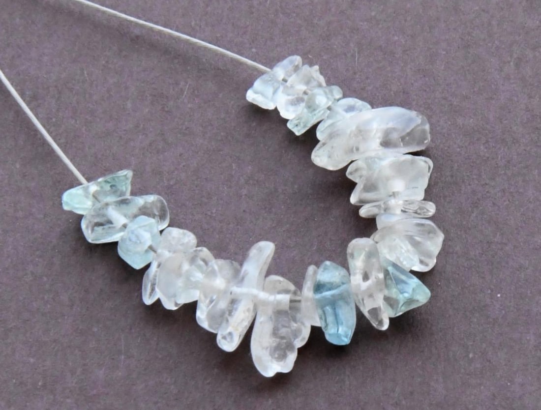 NATURAL AQUAMARINE BEADS CHIPS 3X4 - 4X6 MM 25 PCS (1 of 2)