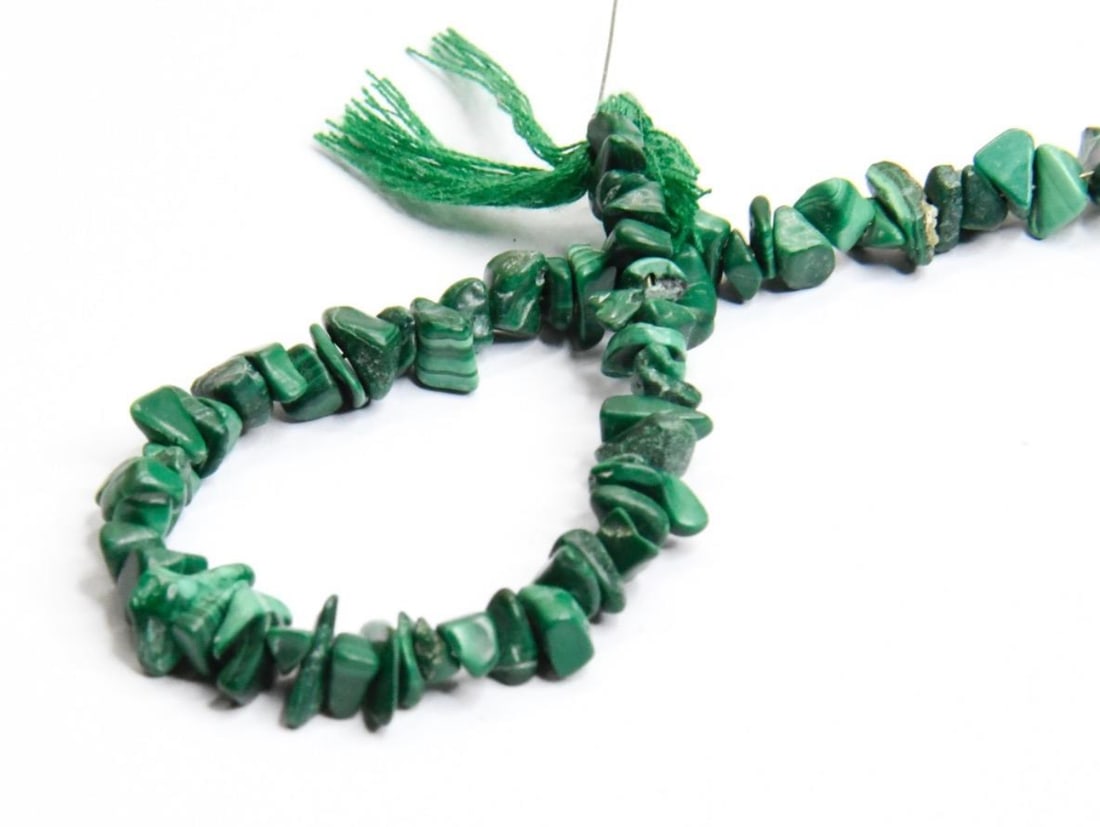 NATURAL MALACHITE BEADS CHIPS 3X3 - 5X8 MM, 5.5" STRAND: These are natural, earth mined and hand crafted with precision. Stone: Malachite, Stone Shape: Chips, Stone Size: 3x3.5 - 5x8 mm, Width: 1.5 - 3 mm, Weight: 39 carats. The photographs are generally en
