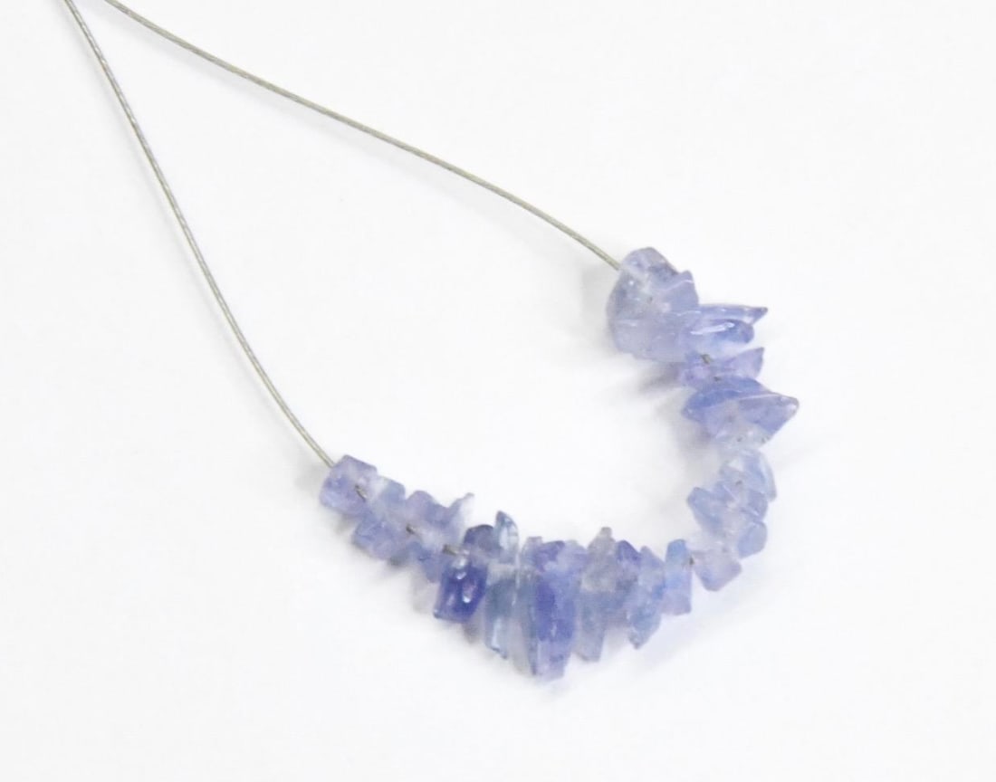 NATURAL TANZANITE BEADS CHIPS 2X2 - 2X5 MM, 25 PCS (3 TASSELS) (1 of 2)