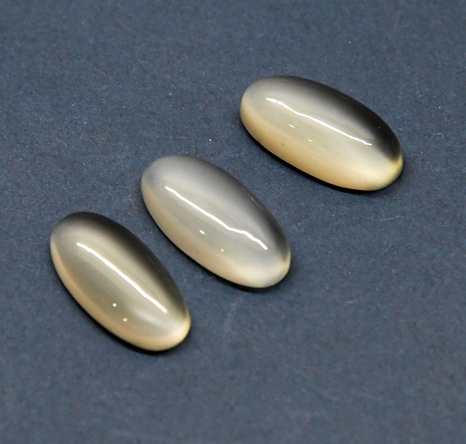 NATURAL GREY MOONSTONE BEADS CABOCHON OVAL 10X20 MM 3 PCS (1 of 1)