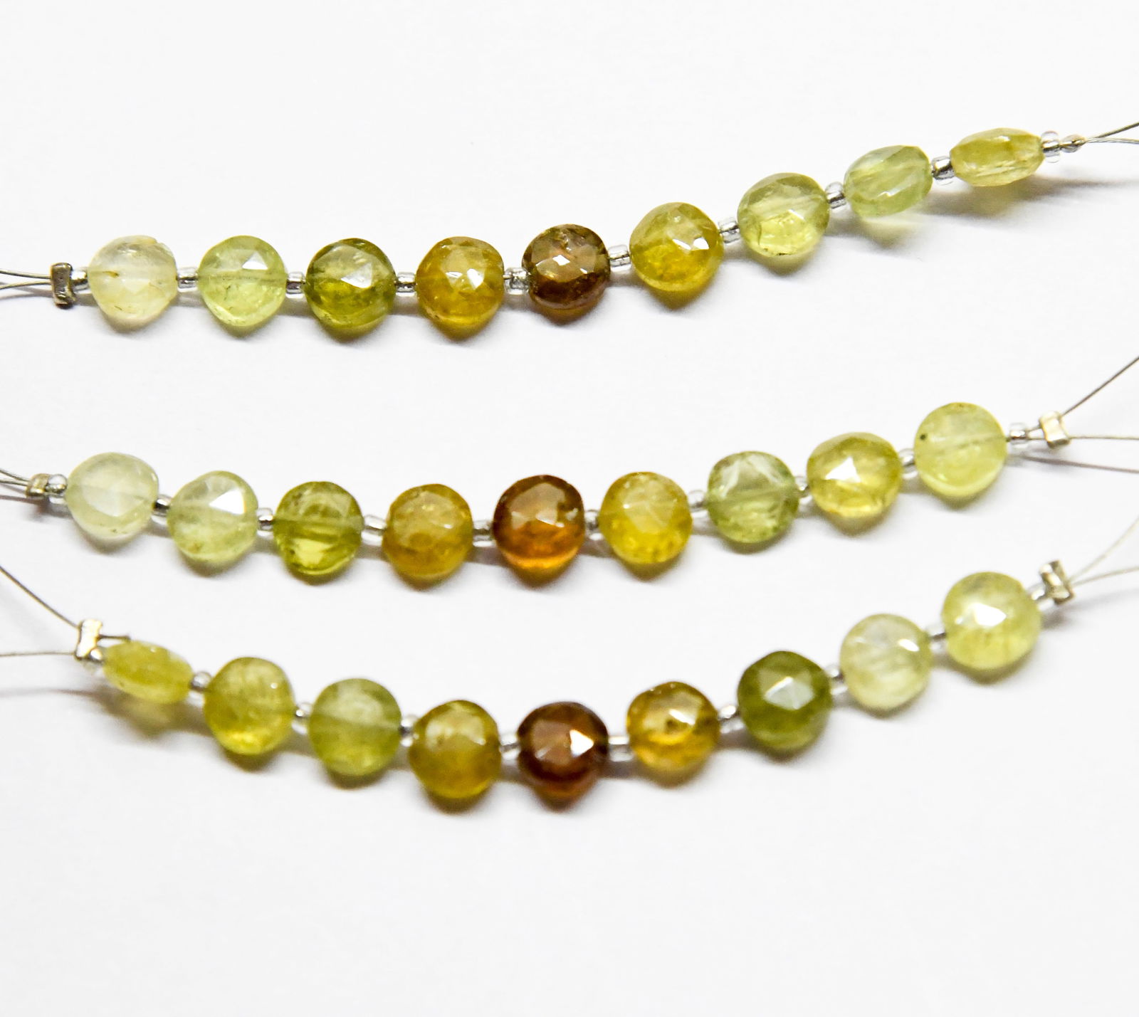 NATURAL FINE GROSSULAR GARNET BEADS FACETED COIN 5.5 MM 9 PCS - (3 TASSELS) (1 of 1)