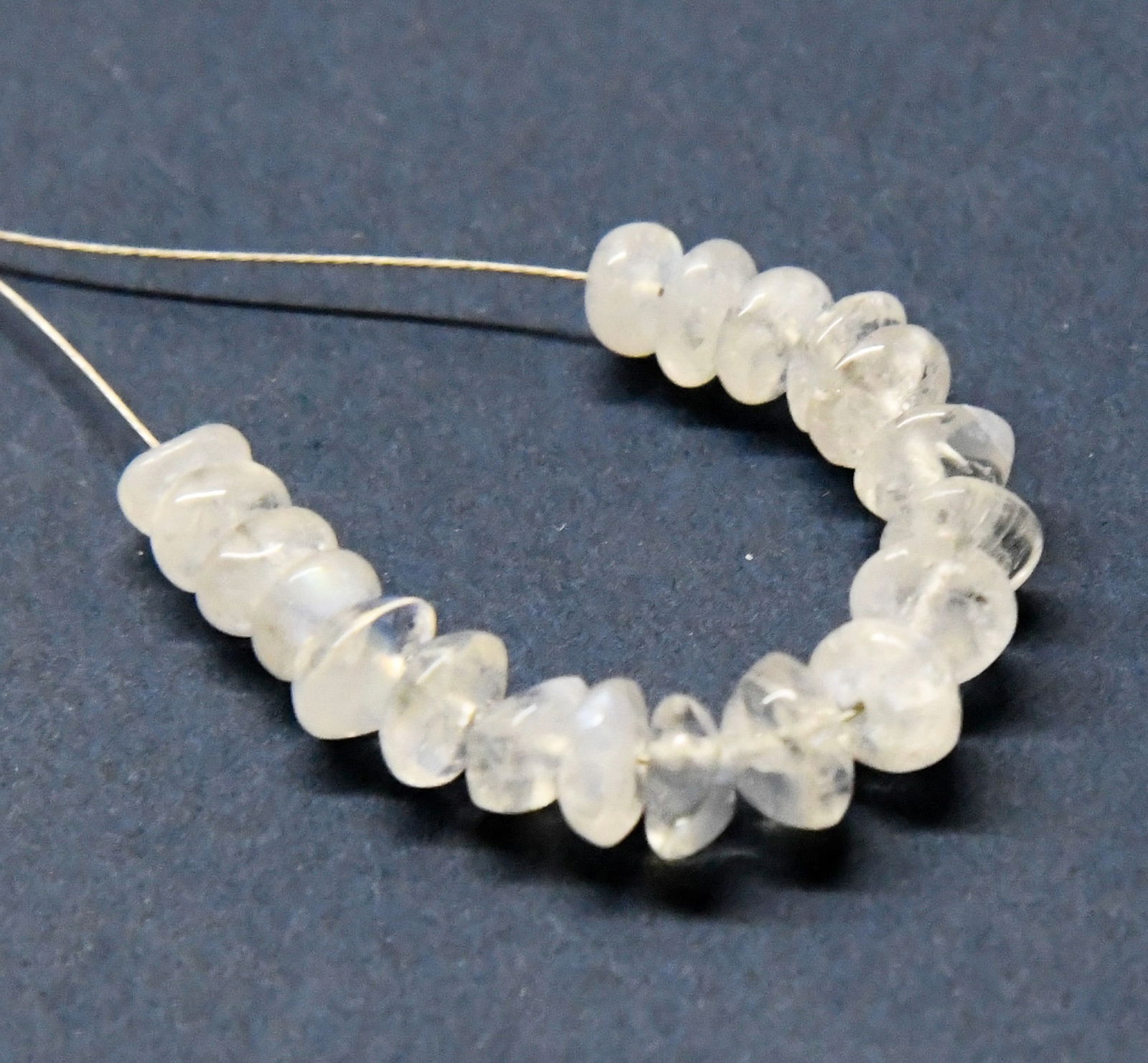 NATURAL RAINBOW MOONSTONE BEADS RONDELLE 4 - 4.5 MM 19 PCS (1 of 2)