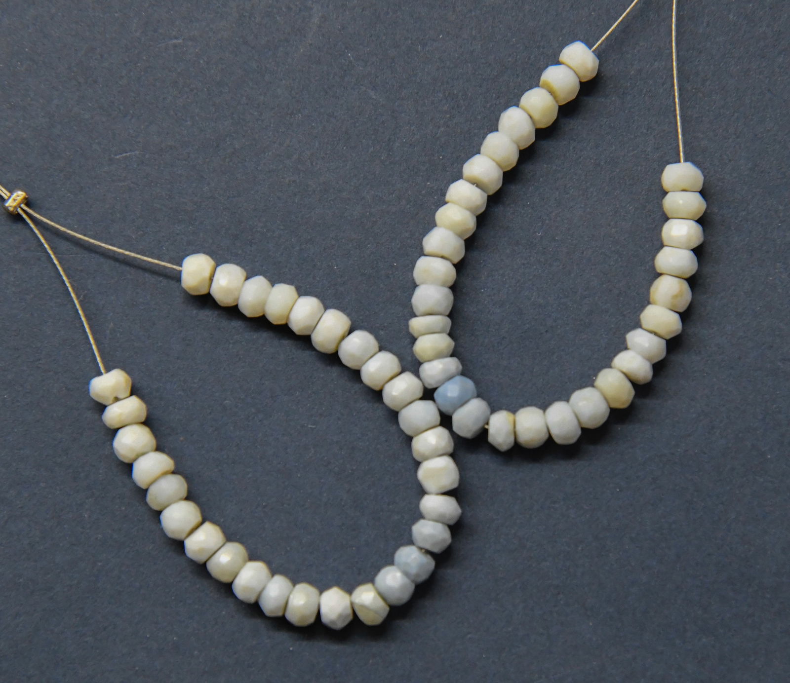 BLUE OPAL BEADS (DYED) FACETED RONDELLE 3.5 - 4 MM 29 PCS - (2 TASSELS) (1 of 1)