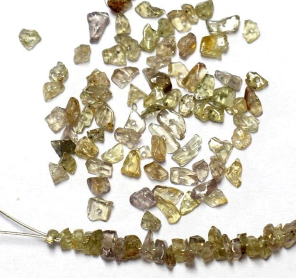 NATURAL COLOR CHANGING GARNET BEADS CHIPS 1X2 - 2X3 MM - 100 PCS (1 of 1)