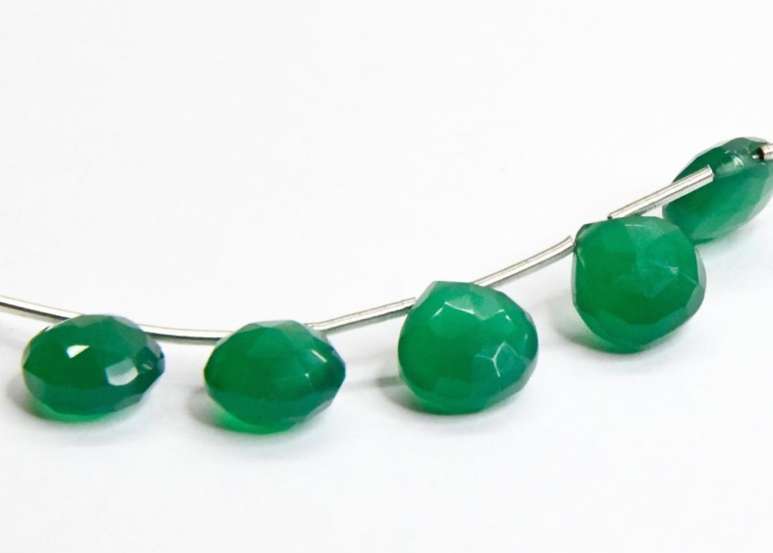 NATURAL GREEN ONYX BEADS FACETED HEART 5 PCS, 9 - 9.5 MM - (2 TASSELS): These are natural, earth mined and hand crafted with precision. Stone: Green Onyx, Stone Shape: Faceted Heart, Stone Size: 9 - 9.5 mm, Width: 5.5 - 6 mm, Weight: approx. 16 carats. The photographs are