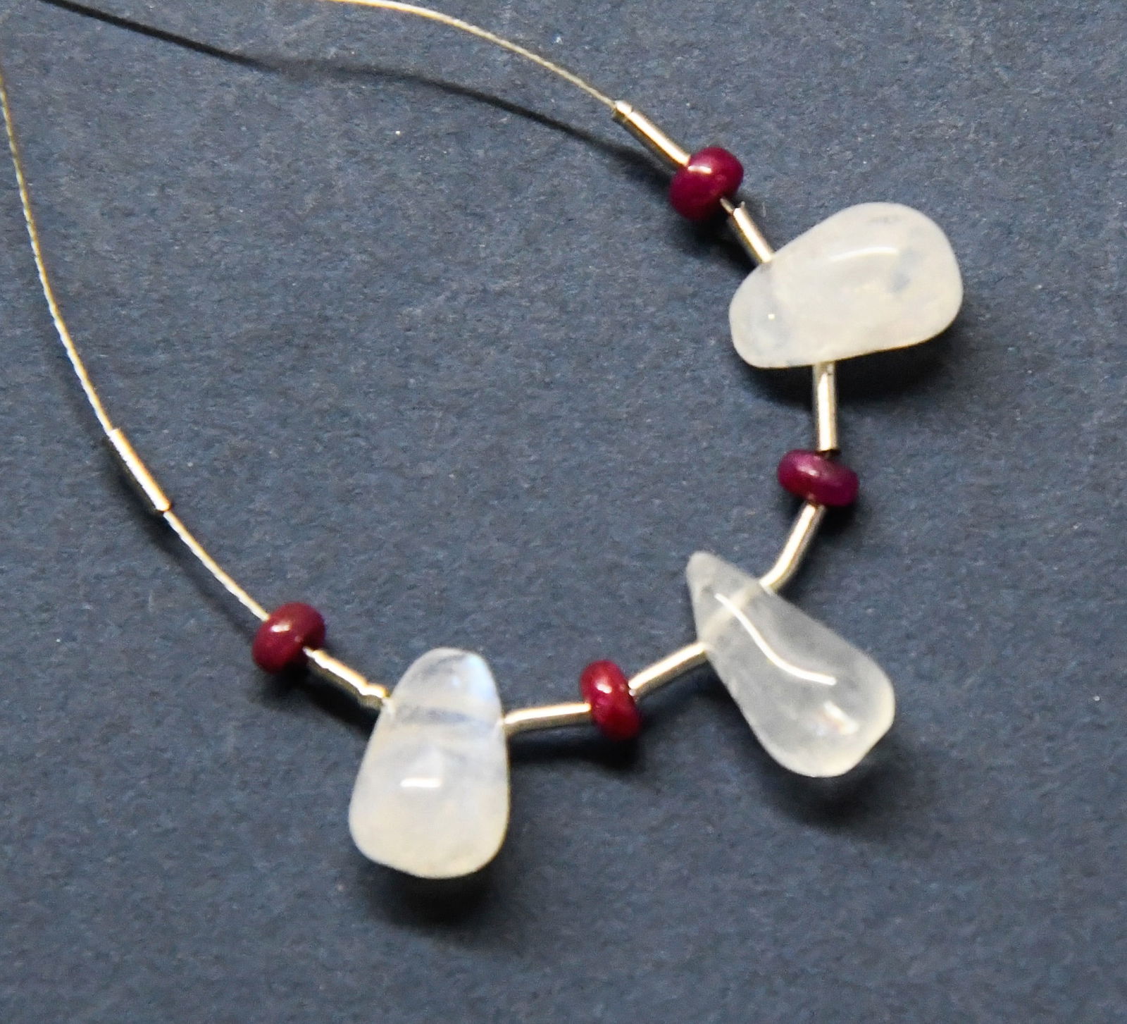 NATURAL RAINBOW MOONSTONE/RUBY(DYED) BEADS MIX SHAPE 3/ 6X9 - 6X11 MM, 7 PCS (1 of 2)