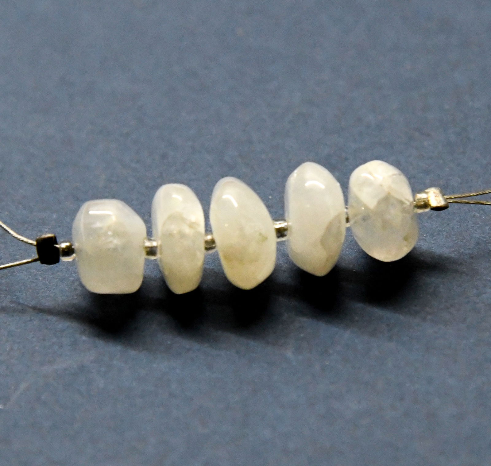 NATURAL RAINBOW MOONSTONE RONDELLE 7.5 - 9 MM, 5 PCS (1 of 1)