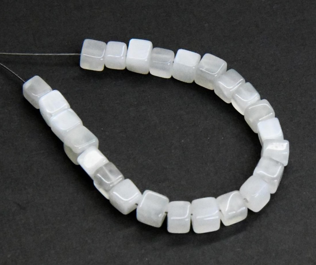 NATURAL WHITE MOONSTONE BEADS BOX 3.5 - 4.5 MM, 13 PCS (4 TASSELS) (1 of 1)