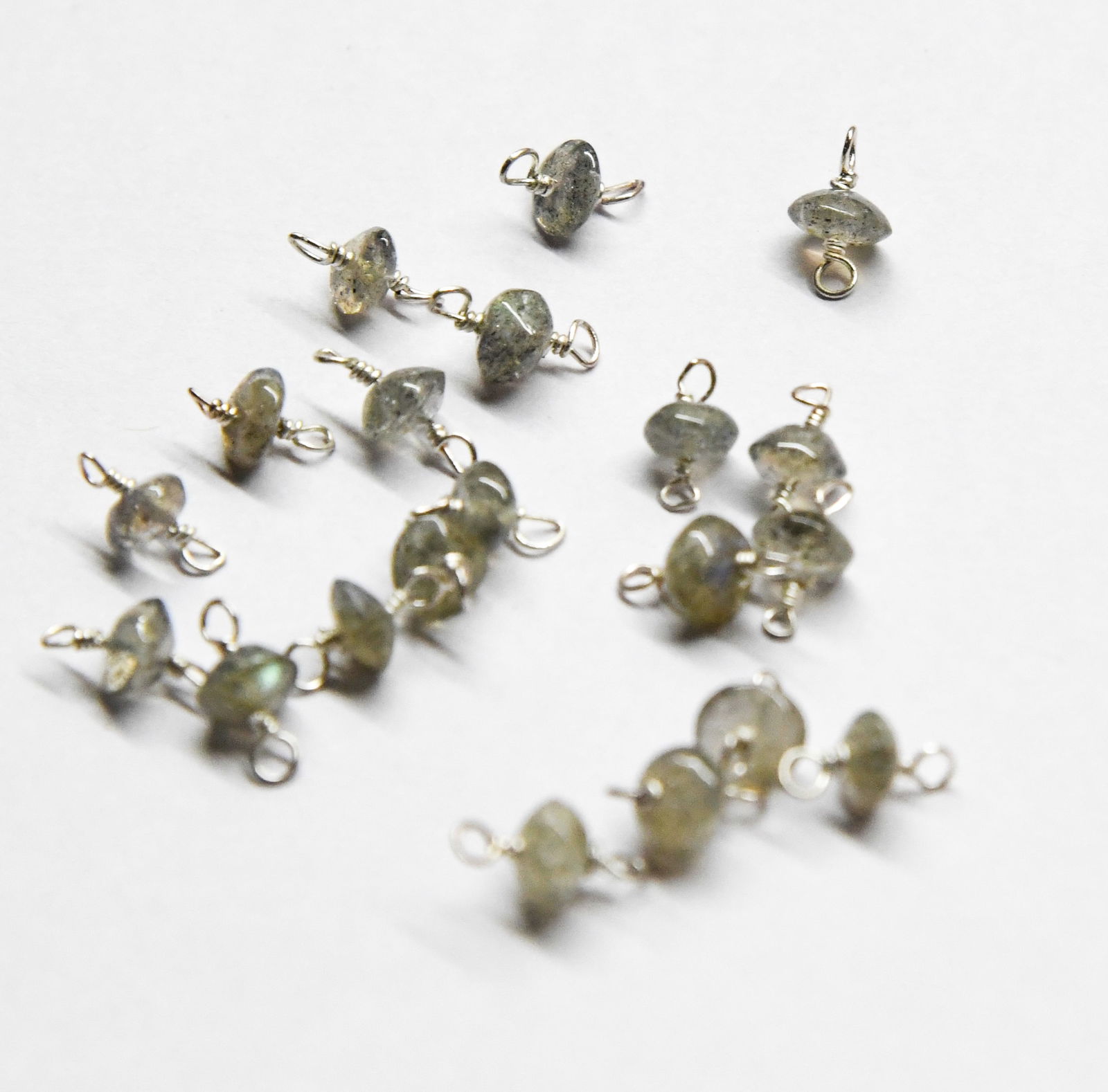 NATURAL LABRADORITE BEADS RONDELLE 4.5 - 5 MM, 20 PCS: These are natural, earth mined and hand crafted with precision. Stone: Labradorite, Stone Shape: Rondelle, Stone Size: 4.5 - 5 mm, Width: 2 - 3 mm, Weight: approx. 12.5 carats. The photographs are gen