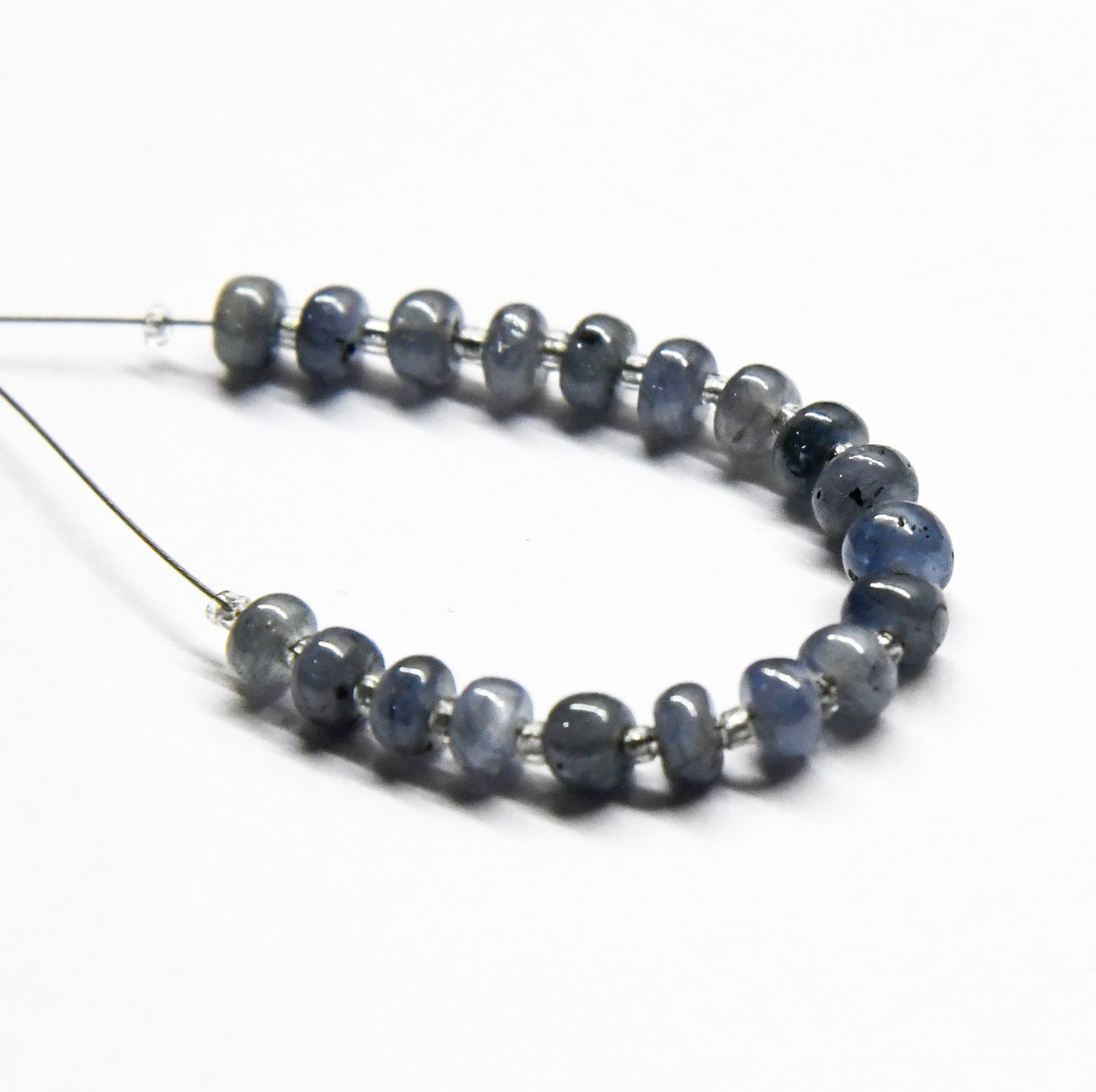 NATURAL BLUE SAPPHIRE BEADS RONDELLE 4 MM 19 PCS (4 TASSELS) (1 of 2)