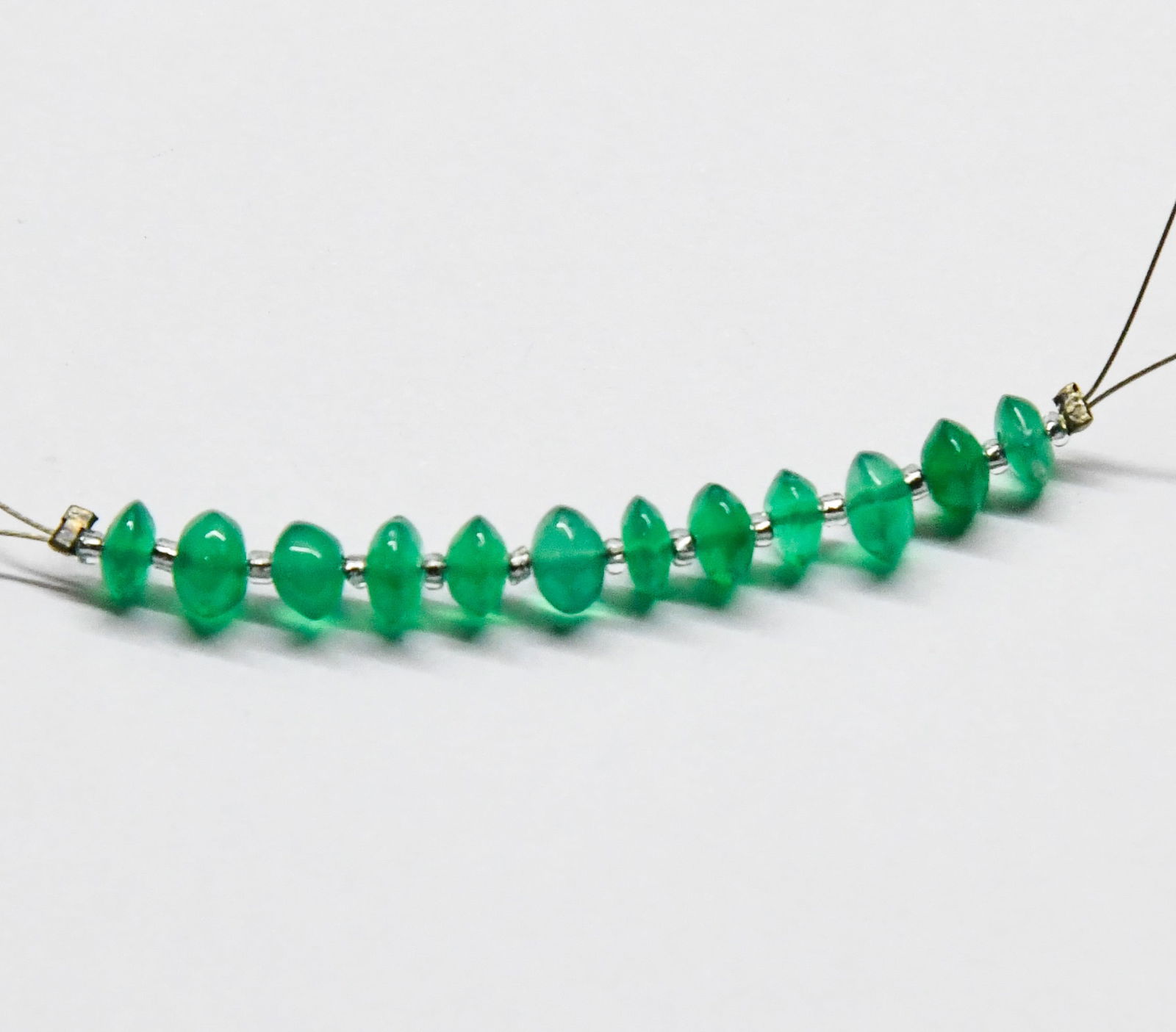 NATURAL GREEN ONYX BEADS RONDELLE 5 - 5.5 MM 11 PCS (1 of 1)