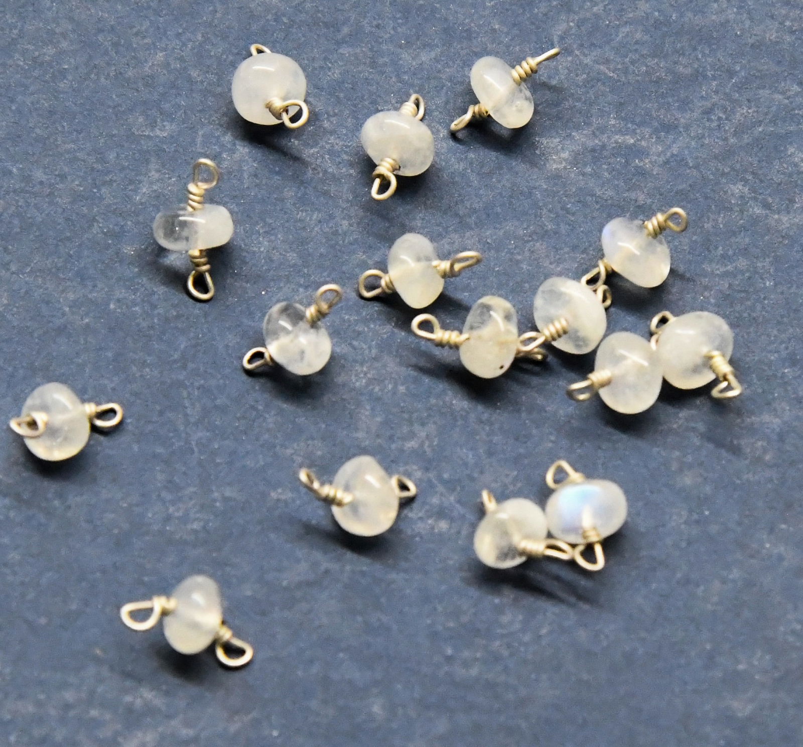 NATURAL RAINBOW MOONSTONE BEADS RONDELLE 4.5 MM 20 PCS (1 of 1)