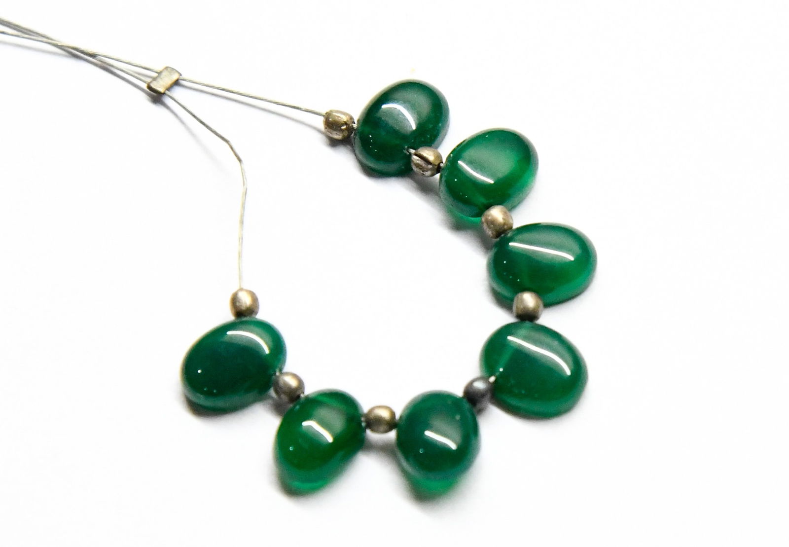 NATURAL GREEN ONYX BEADS FLATBACK OVAL 6X8 MM 7 PCS (1 of 1)