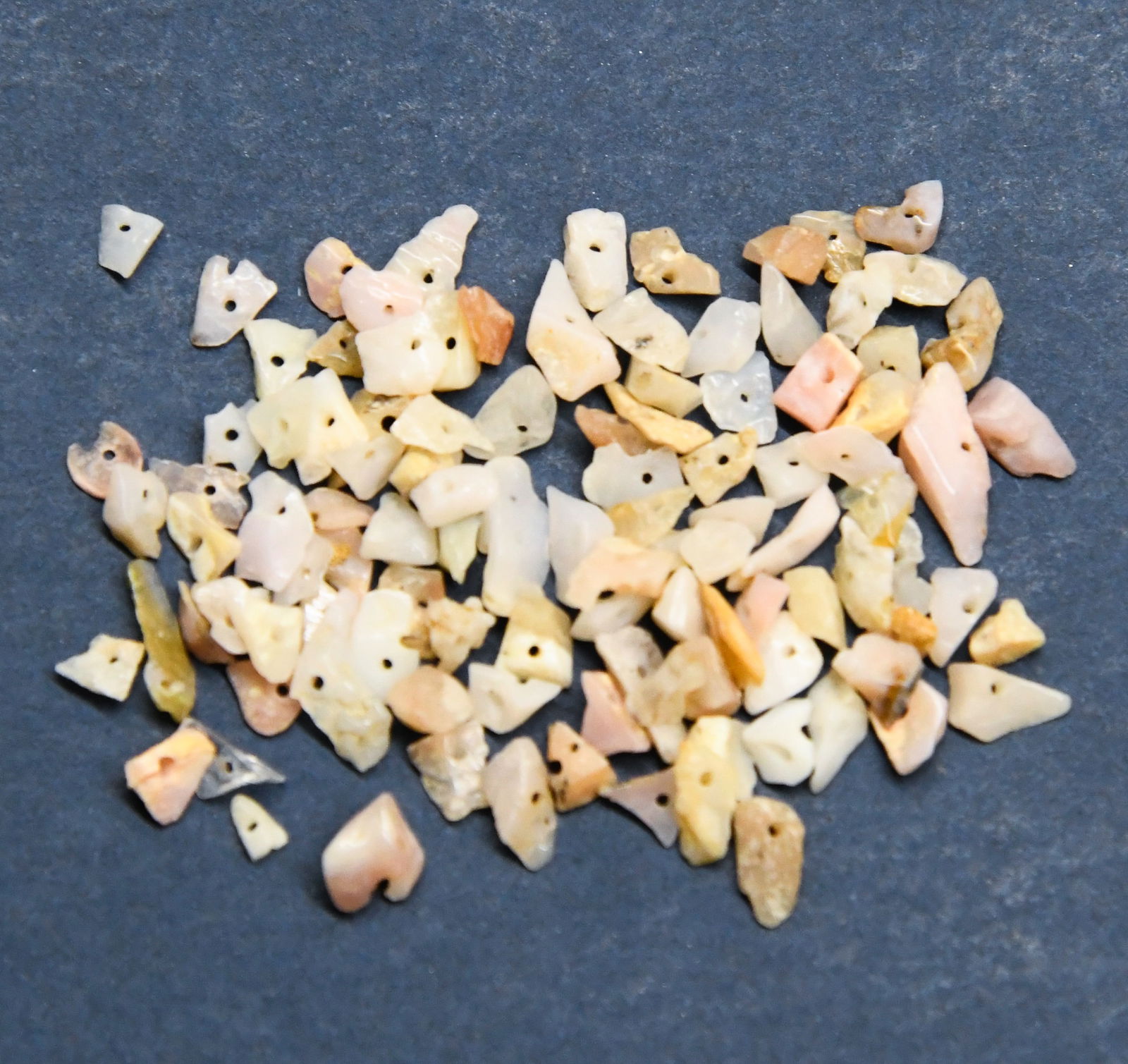 NATURAL PINK OPAL BEADS CHIPS 2.5X3 - 3.5X6 MM - (100 PIECES) (1 of 1)