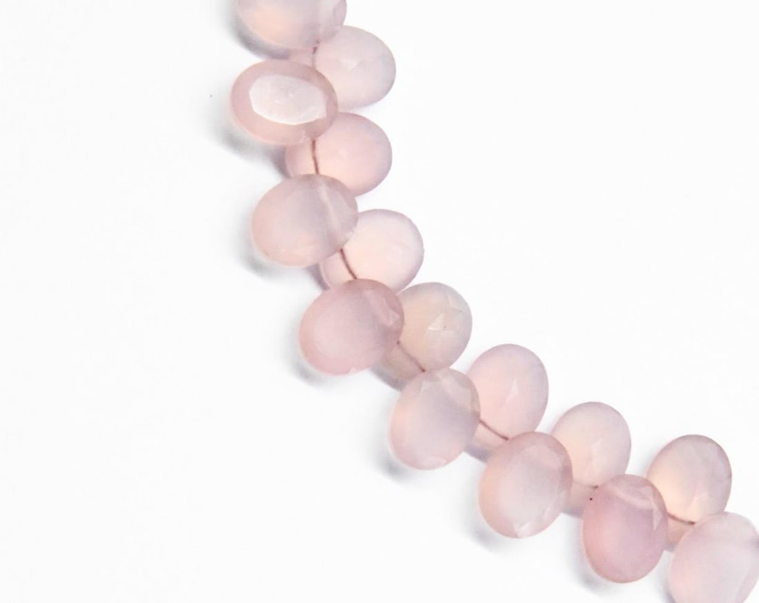 NATURAL PINK CHALCEDONY BEADS FACETED OVAL 8X10 MM 15 PCS (1 of 2)