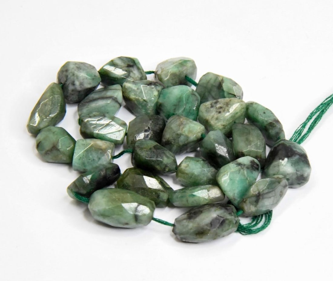 NATURAL EMERALD BEADS TUMBLE 9X10 - 10X17 MM 13" STRAND (1 of 2)