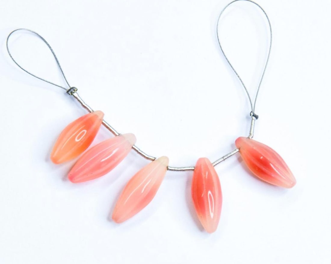 NATURAL PINK CHALCEDONY CARVED RICE 6X16.5 - 6.5X18 MM 5 PCS (1 of 1)